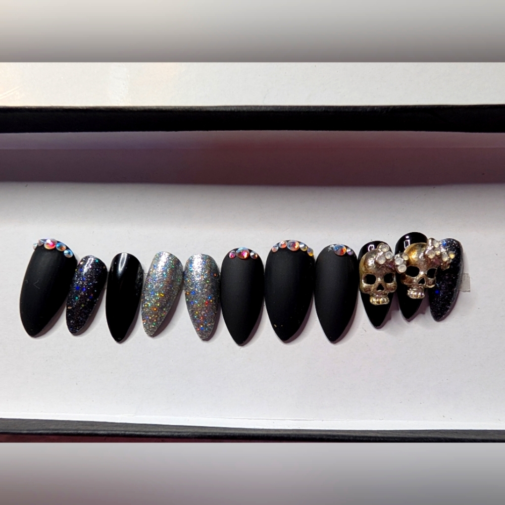 Black and Silver Rhinestone Skull Nail Set